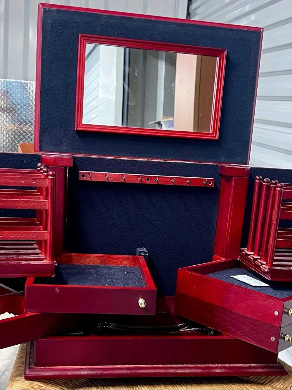 Lori Greiner “At Ypur Ease” expandable cherry Jewelry Box